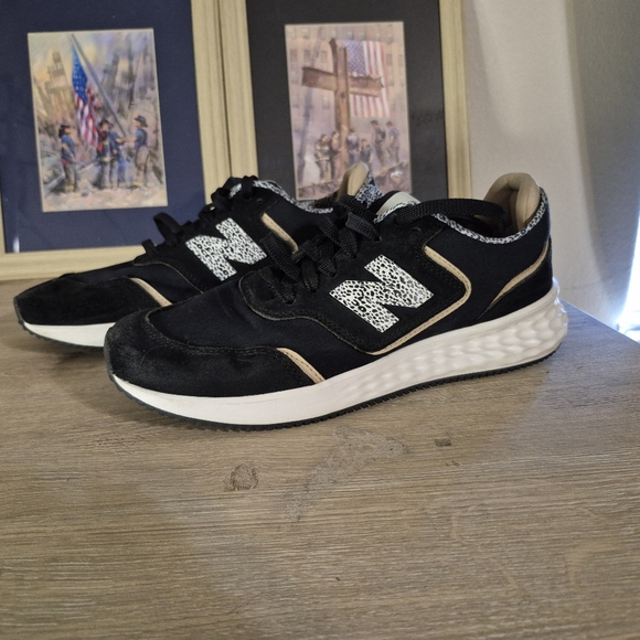 New Balance Black and White Sneakers - Picture 1 of 5